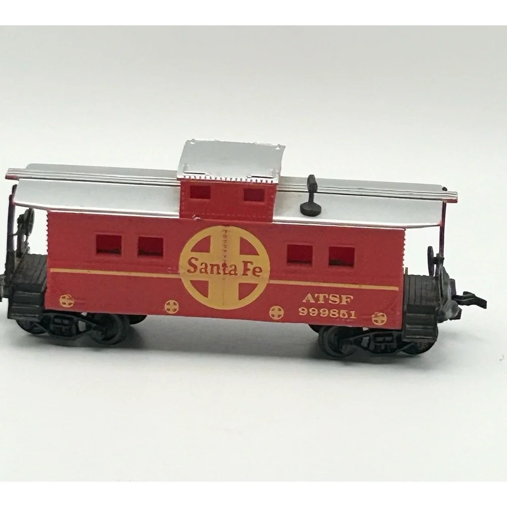 HO Scale Santa Fe ATSF Caboose Lot Of 2 Red Cabooses Freight Train